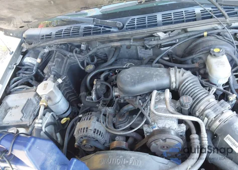 2002 Chevrolet S-10 Ls z USA, uszkodzony, nr VIN 1GCDT19W928202054